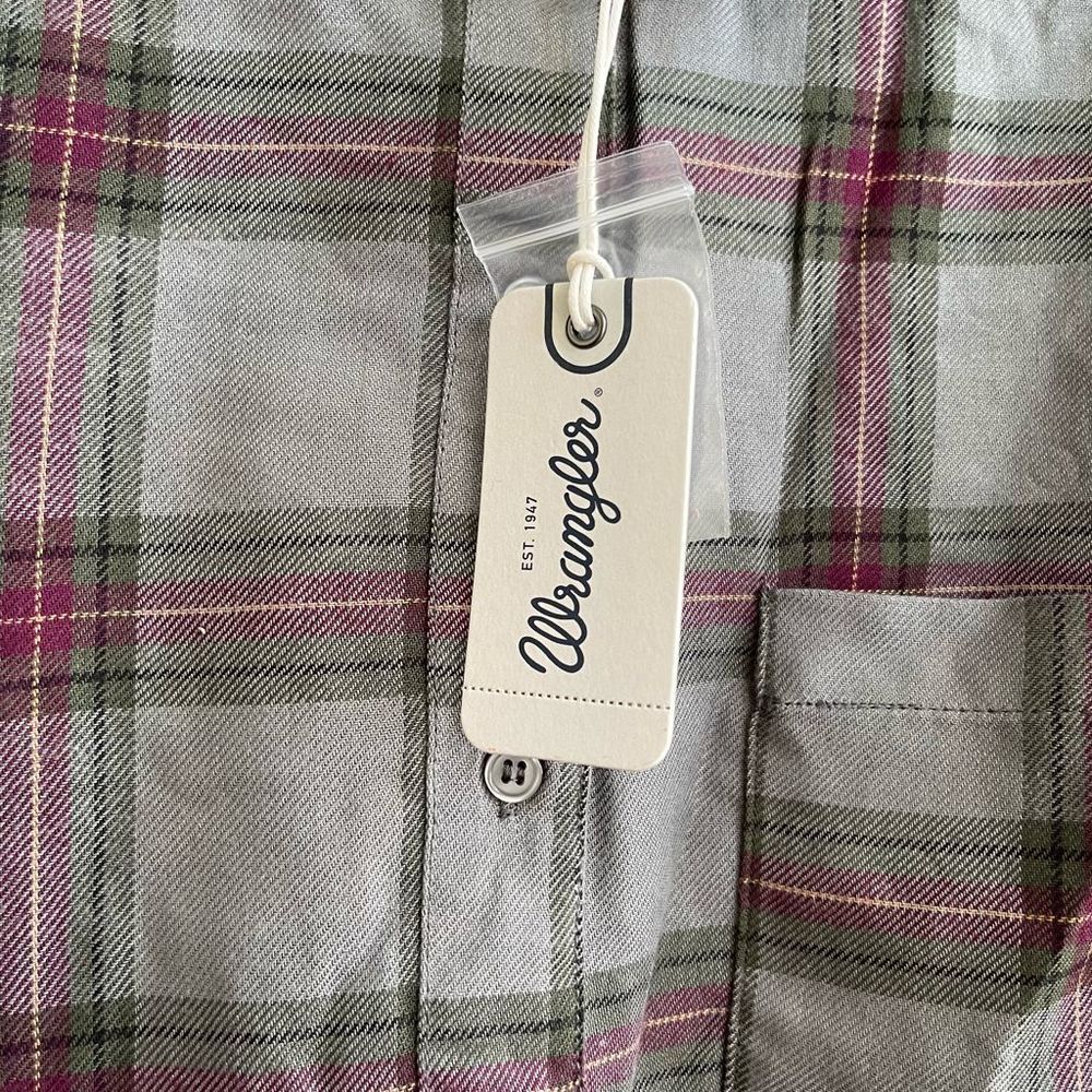 Wrangler New With Tags Women's Flannel Plaid One Pocket Shirt in Dusty Olive M - Picture 3 of 6